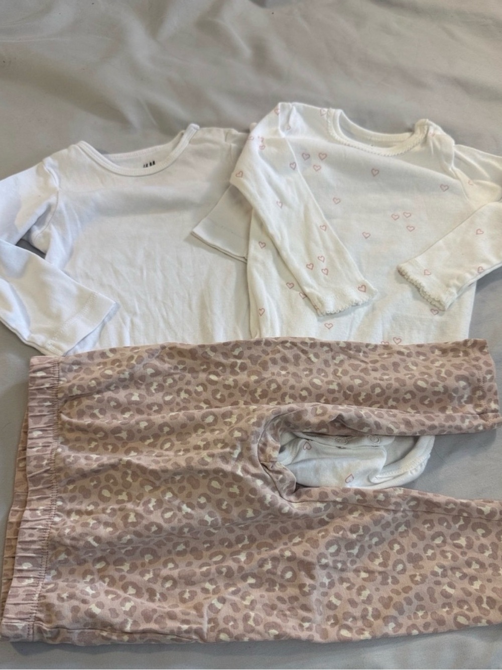H&M - Kids White Long-Sleeve Bodysuits and Pink Leopard Pants 3 piece Set